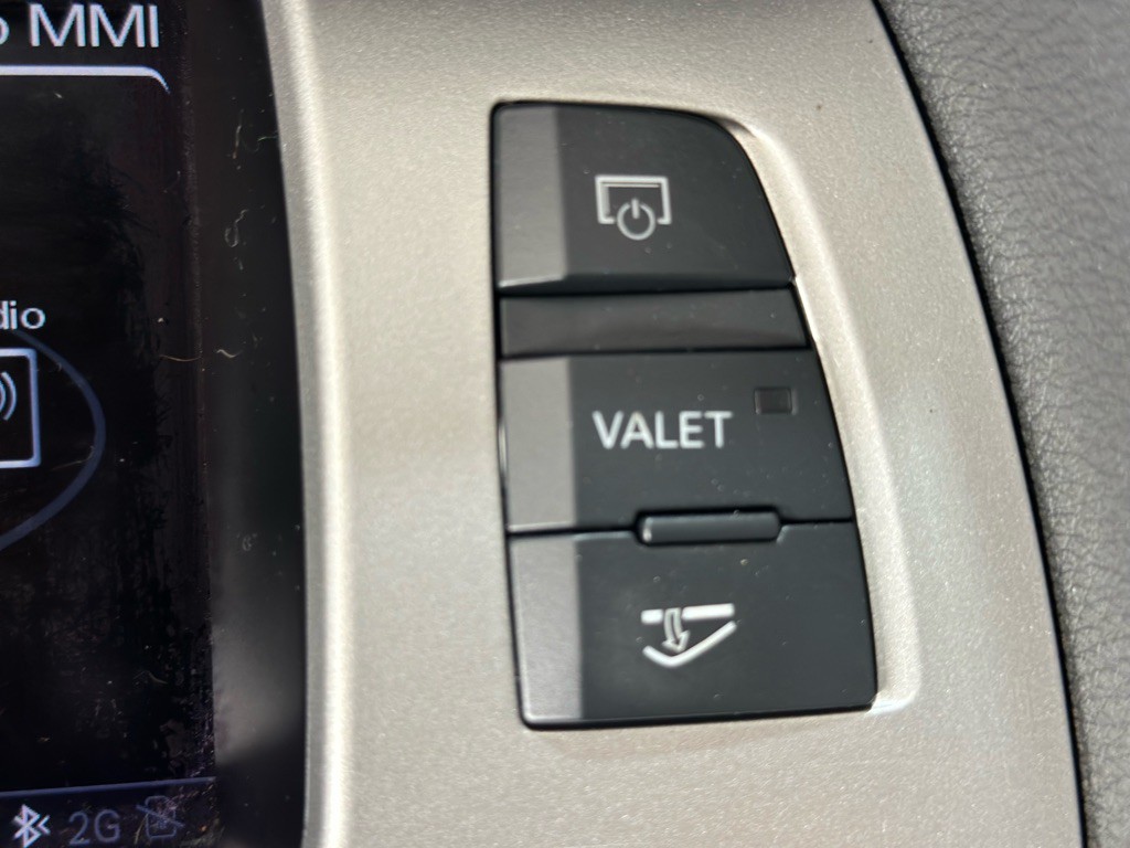 2015 Audi Q7 Image 38