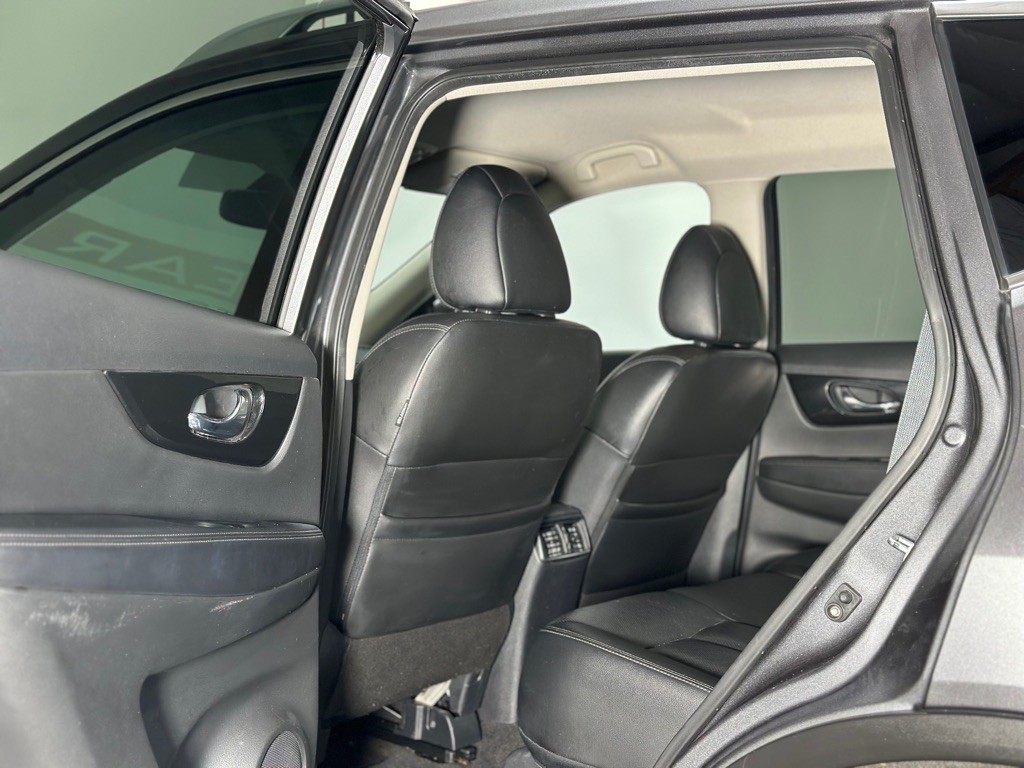 2019 Nissan Rogue Image 12