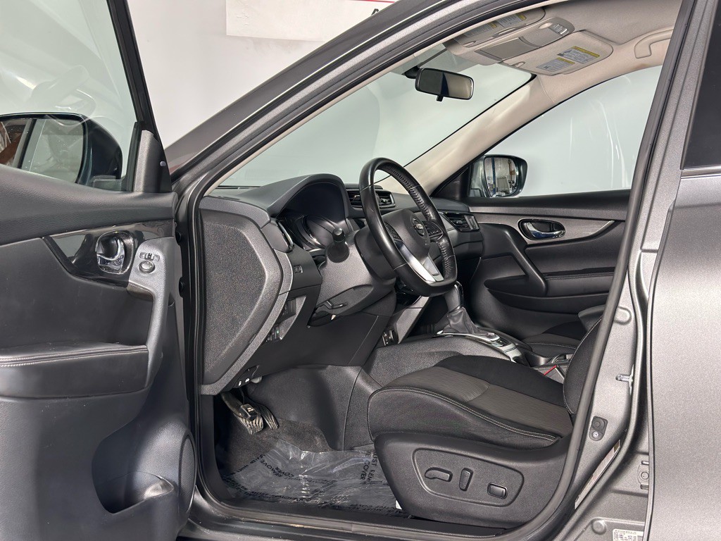 2017 Nissan Rogue Image 11