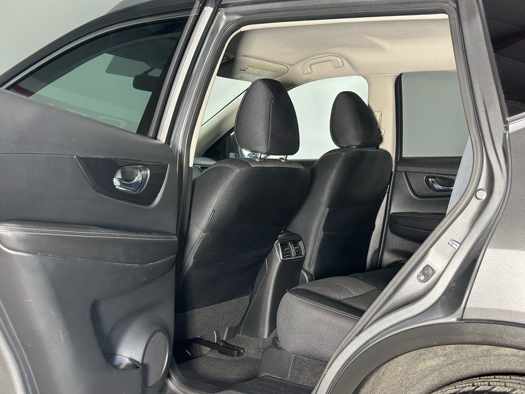 2017 Nissan Rogue Image 12