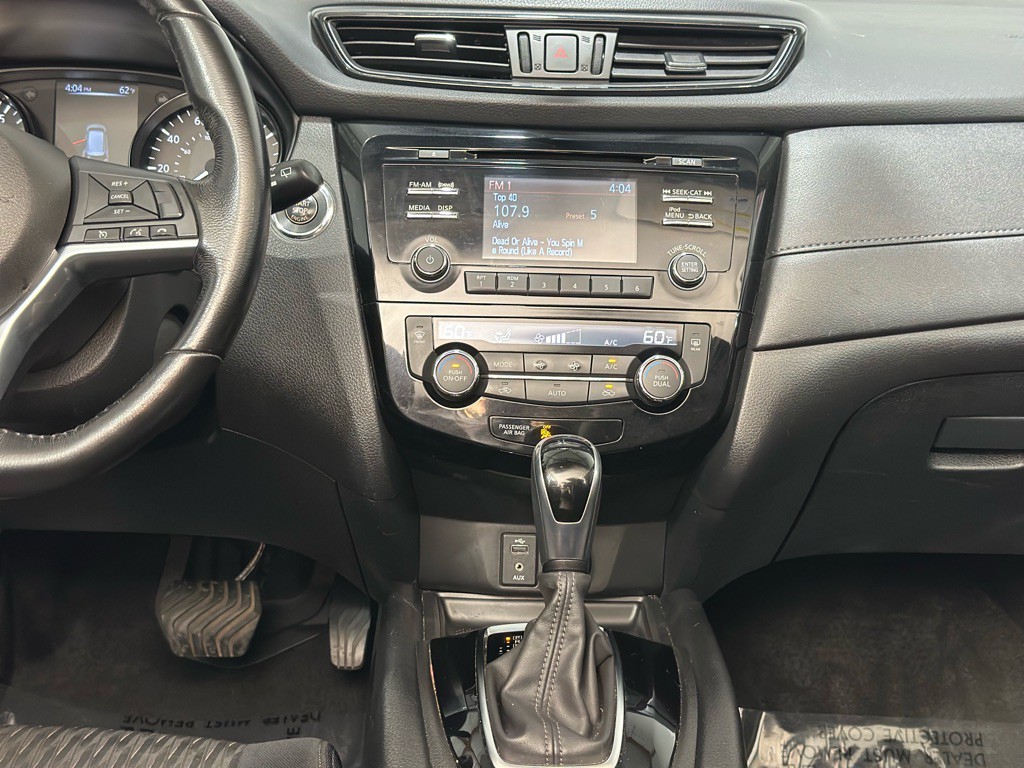 2017 Nissan Rogue Image 16