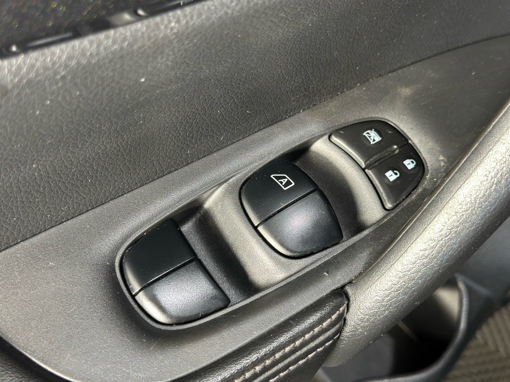 2017 Nissan Rogue Image 34