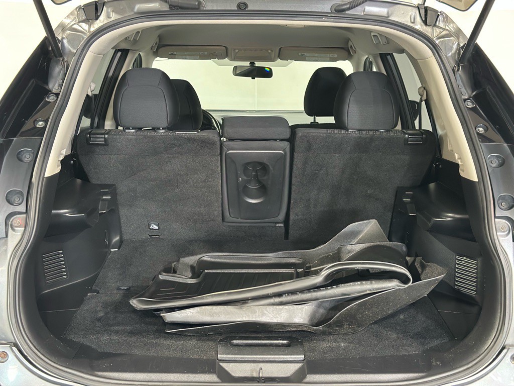 2017 Nissan Rogue Image 37