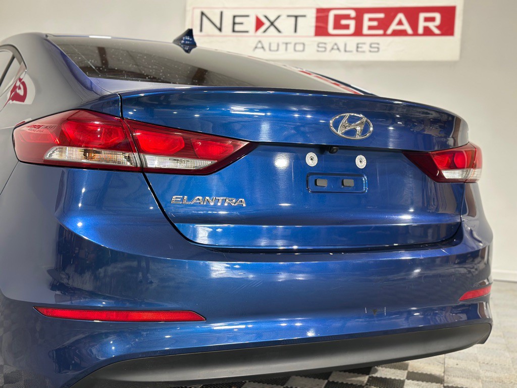 2018 Hyundai Elantra Image 8