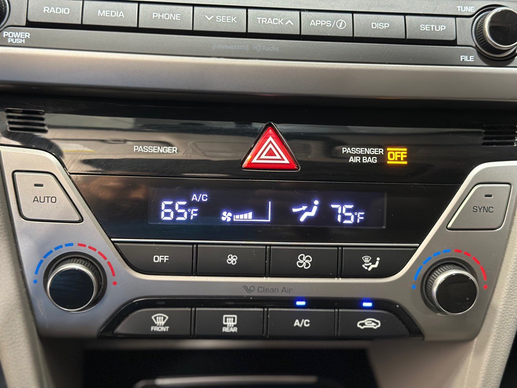 2018 Hyundai Elantra Image 17