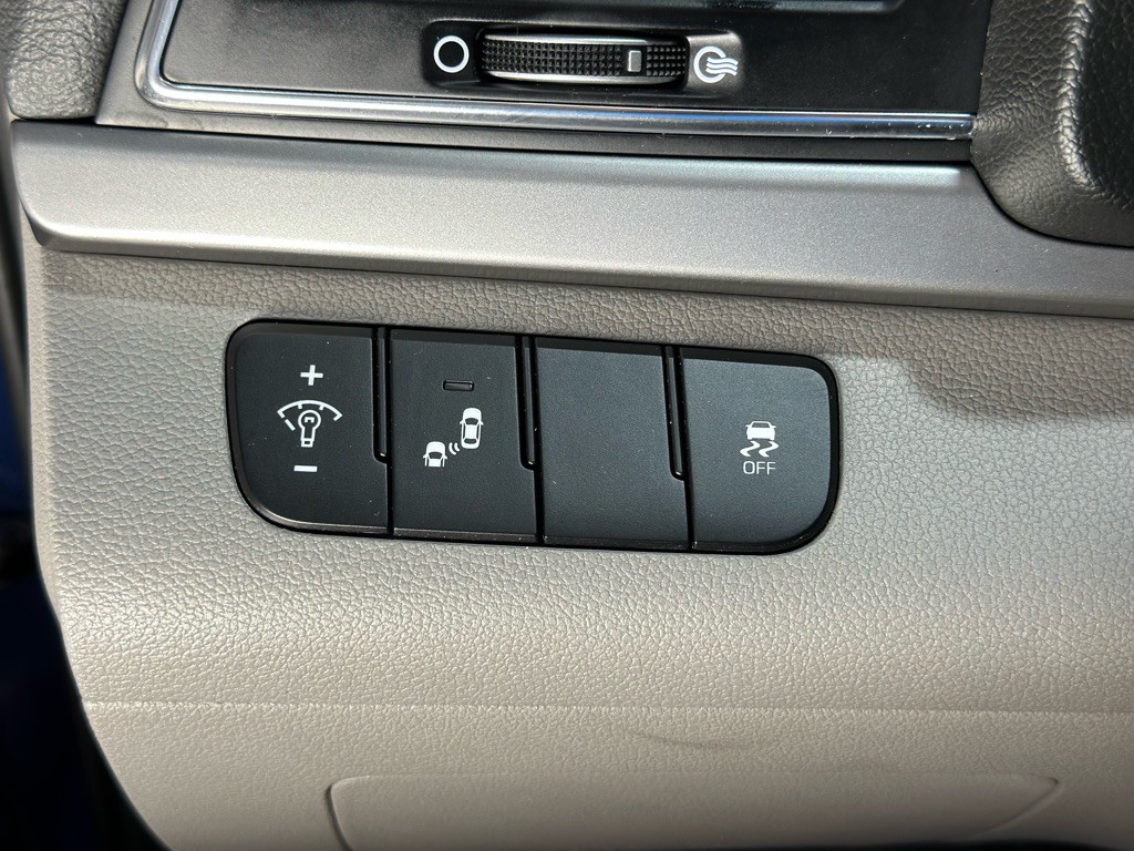 2018 Hyundai Elantra Image 24