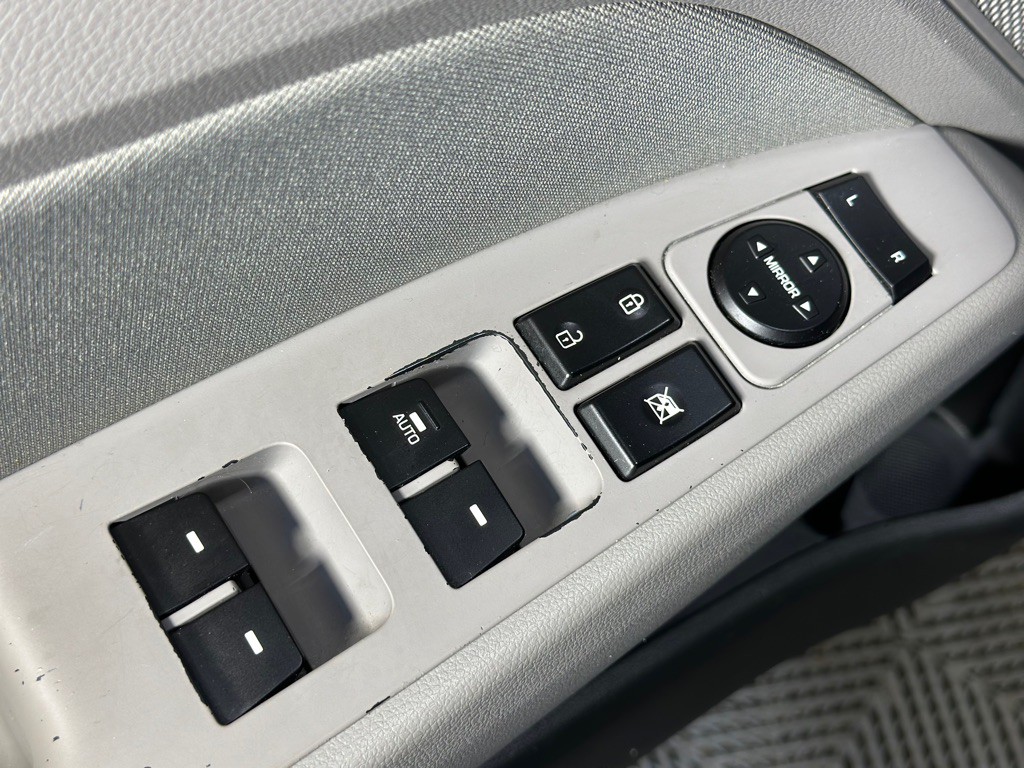 2018 Hyundai Elantra Image 32