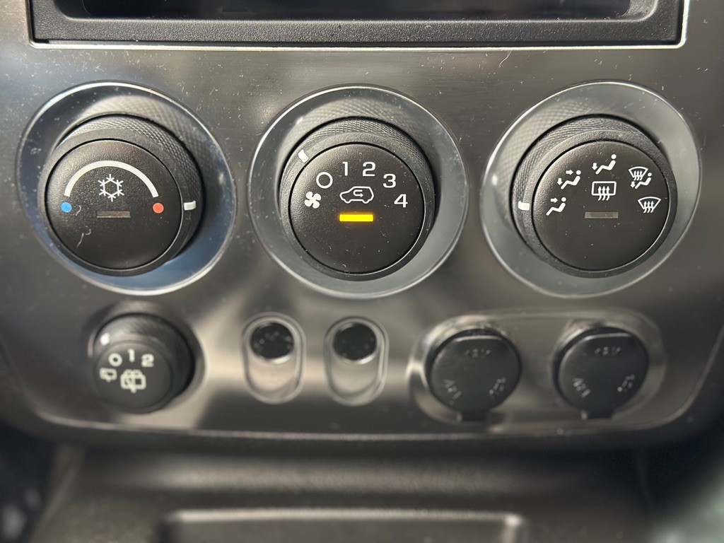 2006 HUMMER H3 Image 17