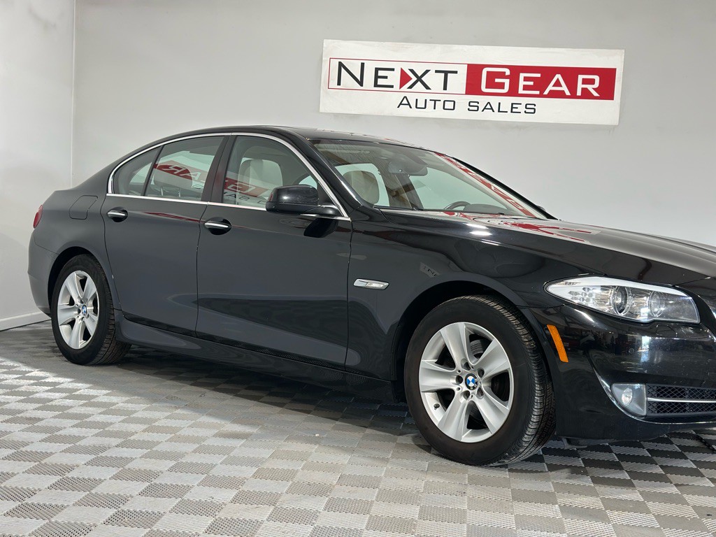 2013 BMW 5 Series Image 2