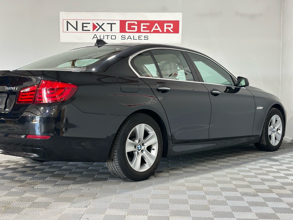2013 BMW 5 Series Image 8