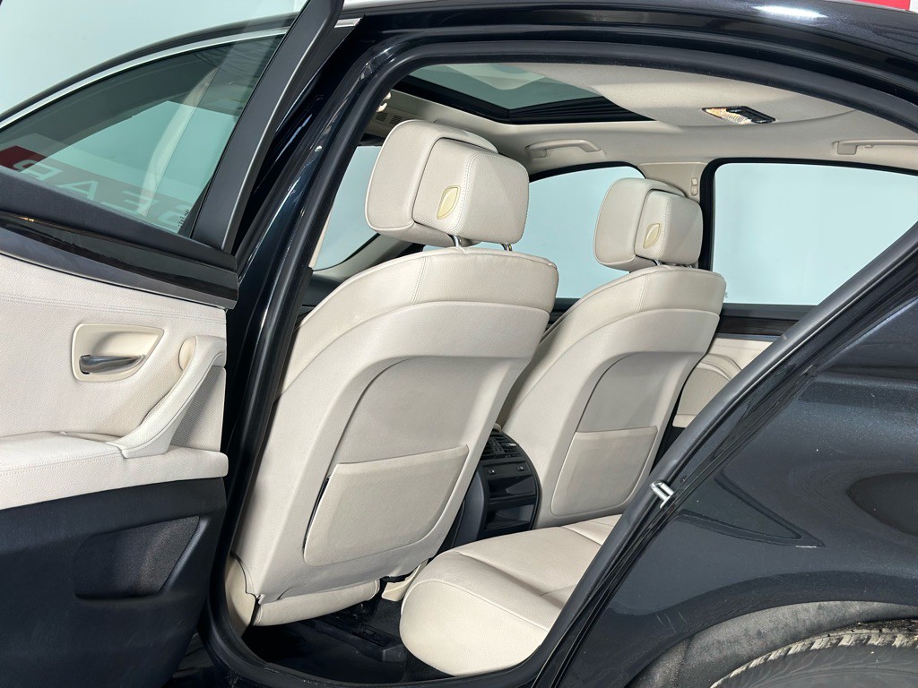 2013 BMW 5 Series Image 10