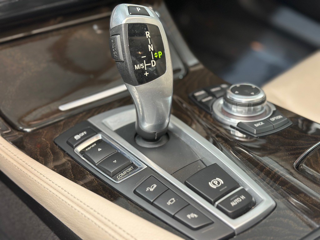 2013 BMW 5 Series Image 17
