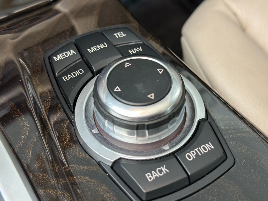 2013 BMW 5 Series Image 18