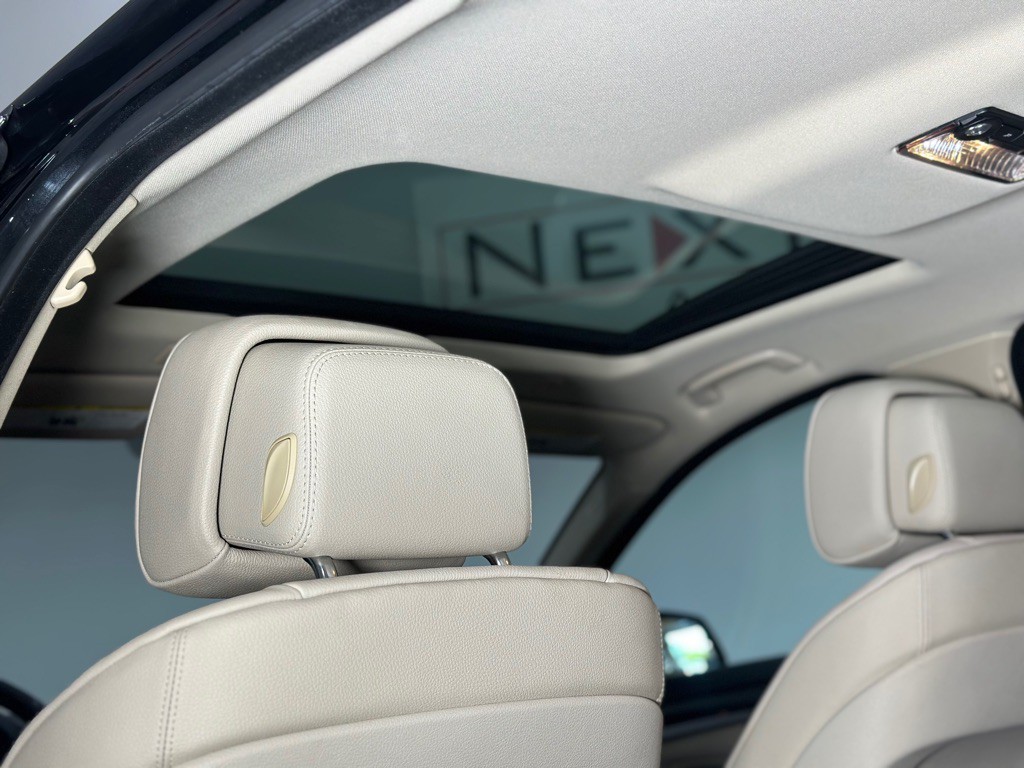 2013 BMW 5 Series Image 25