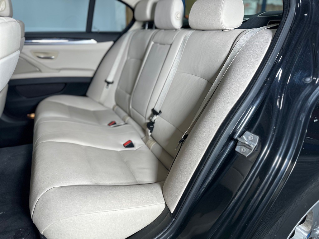 2013 BMW 5 Series Image 29