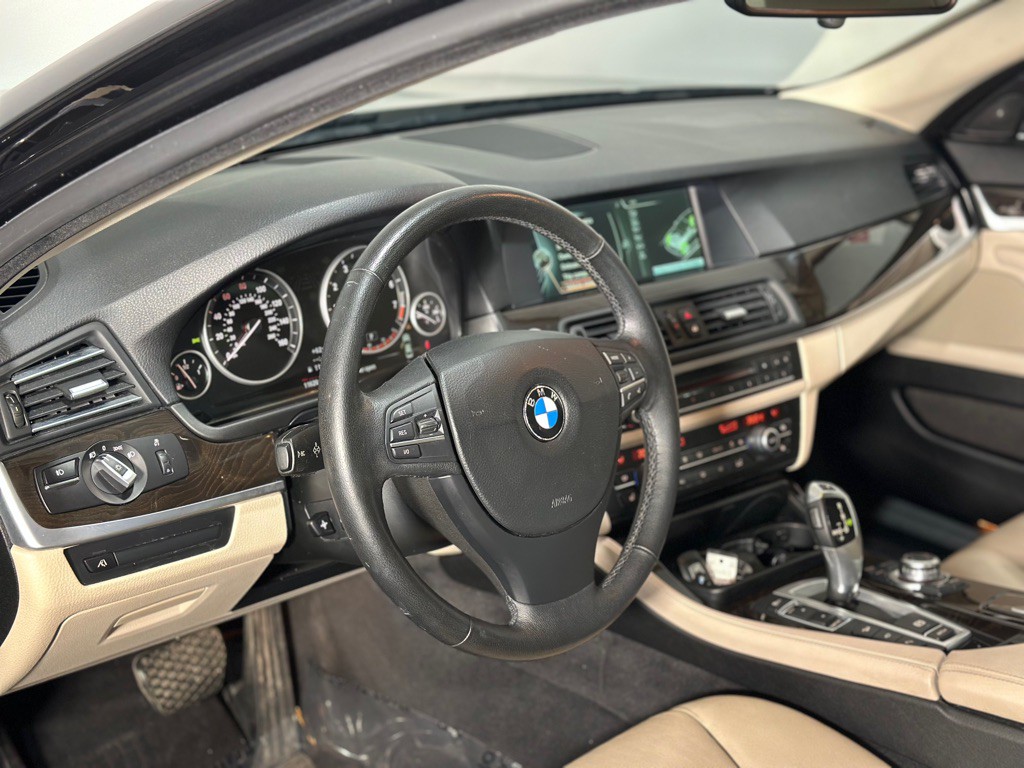 2013 BMW 5 Series Image 30