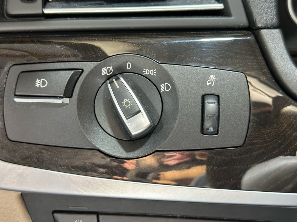 2013 BMW 5 Series Image 36