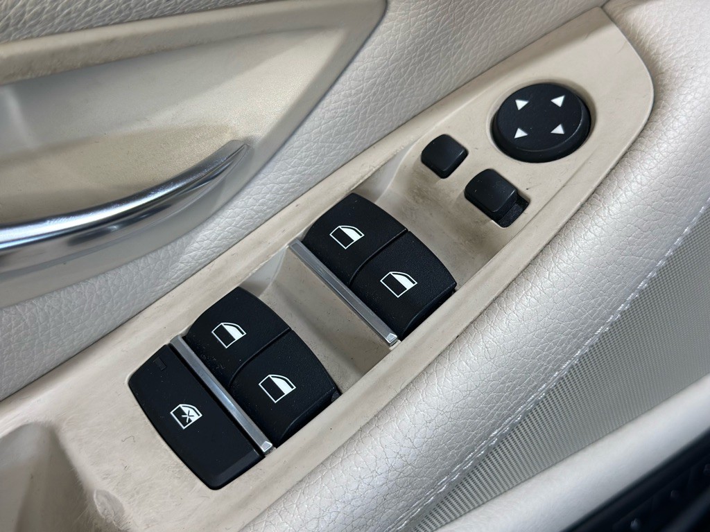 2013 BMW 5 Series Image 37