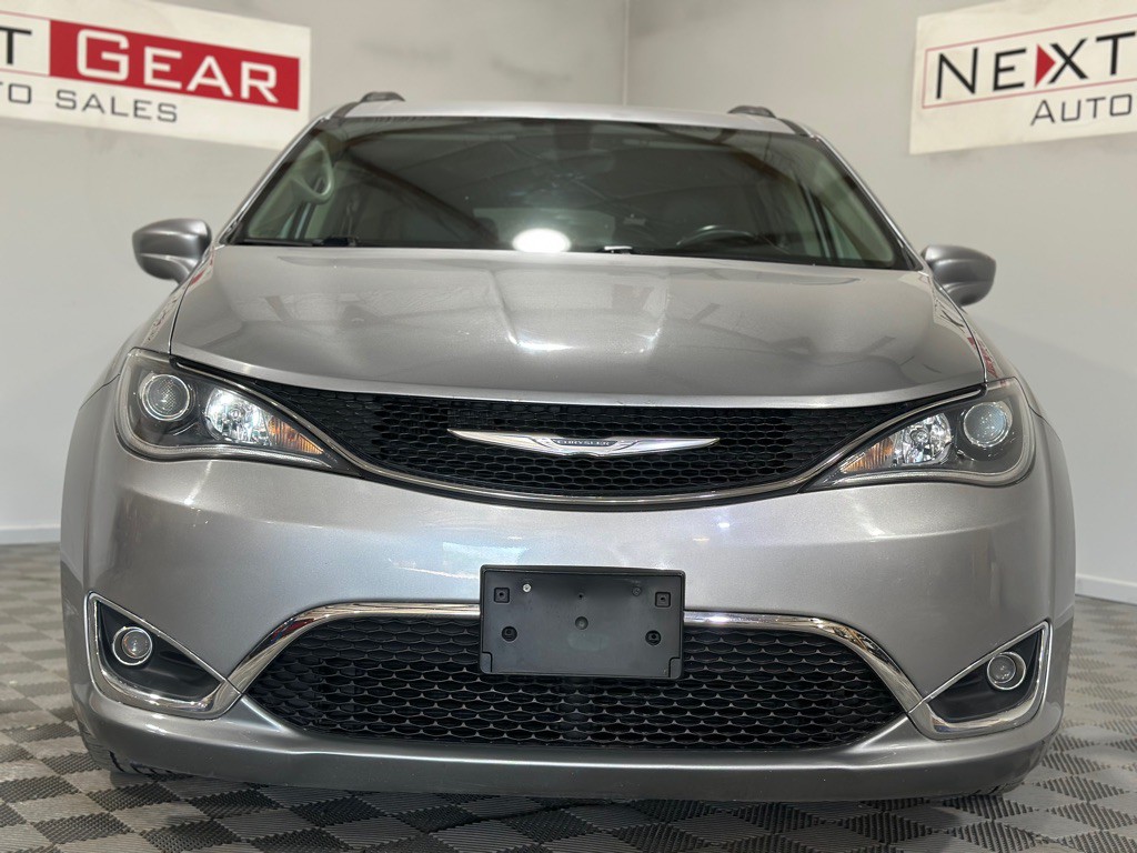 2017 Chrysler Pacifica Image 4