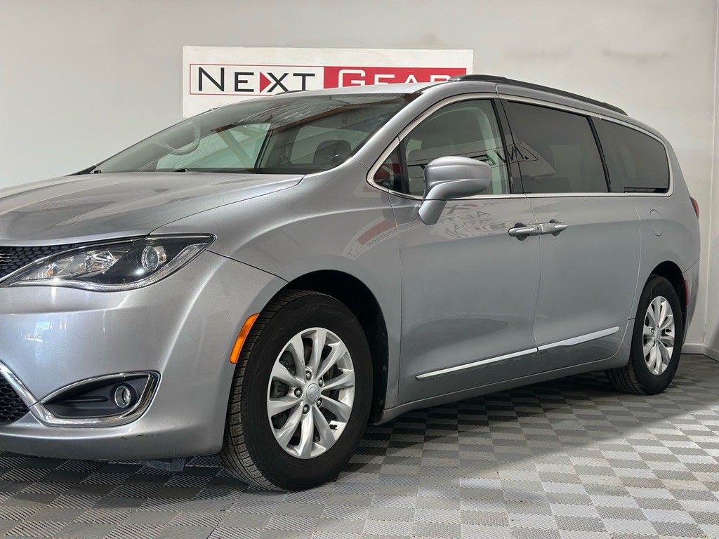 2017 Chrysler Pacifica Image 5