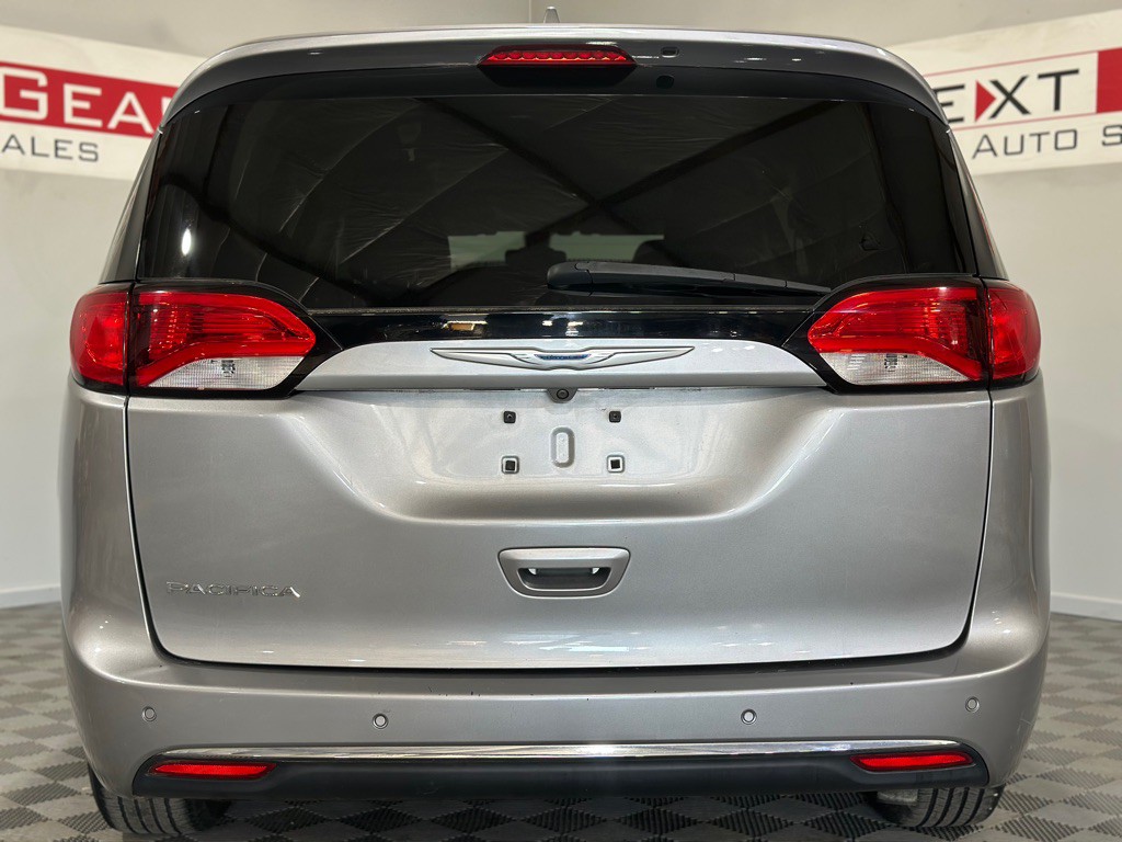 2017 Chrysler Pacifica Image 7