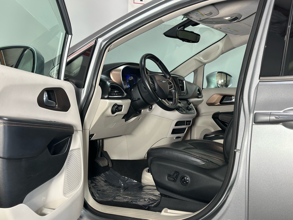 2017 Chrysler Pacifica Image 9
