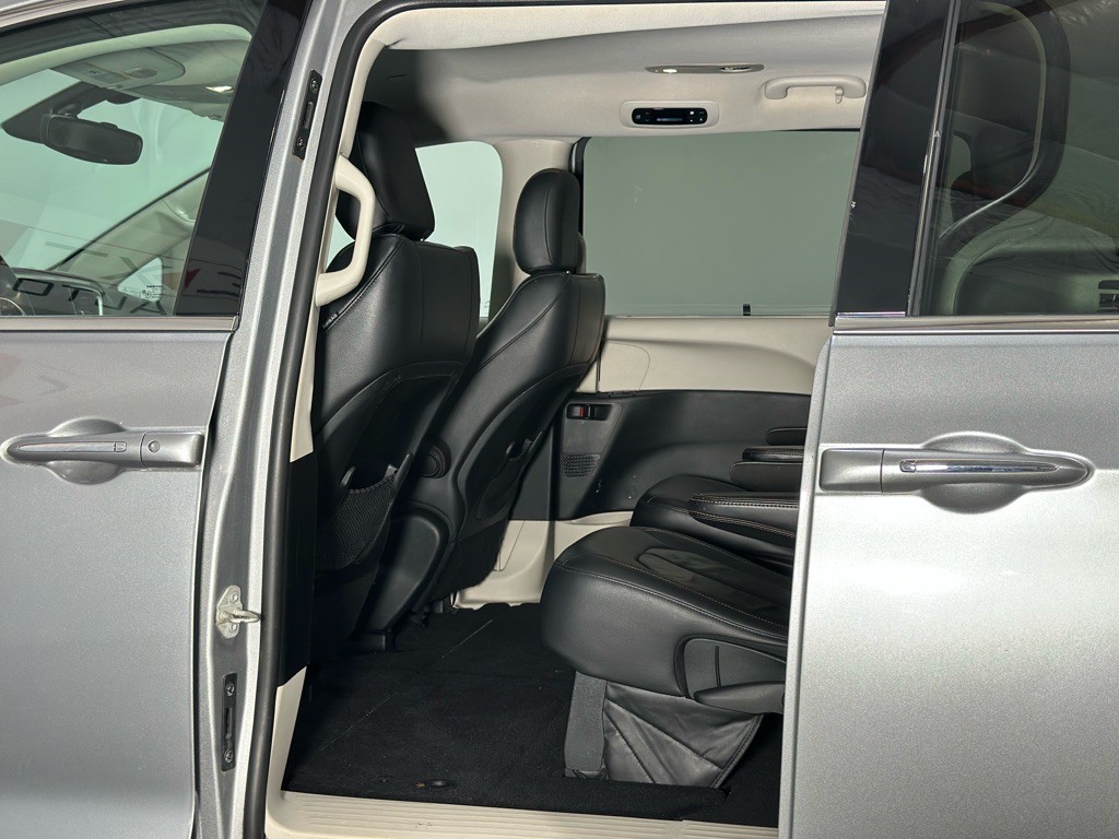 2017 Chrysler Pacifica Image 10