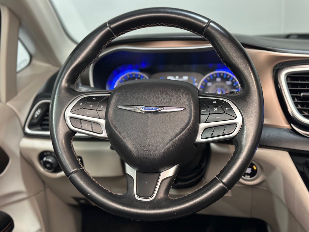 2017 Chrysler Pacifica Image 13