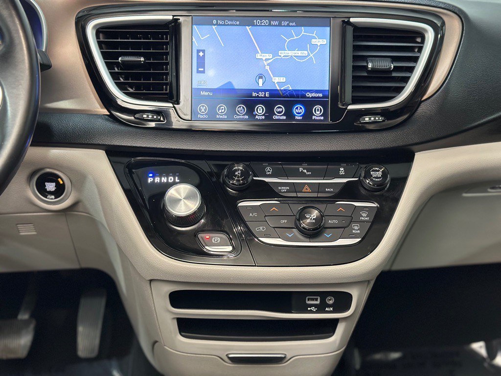 2017 Chrysler Pacifica Image 14