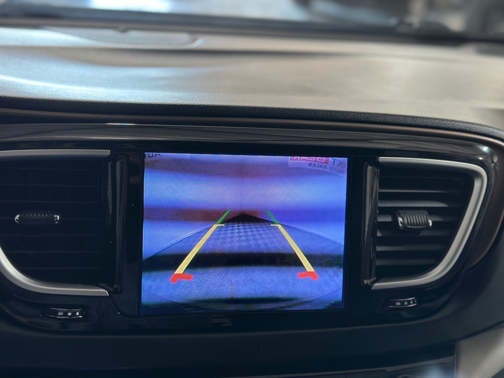 2017 Chrysler Pacifica Image 21