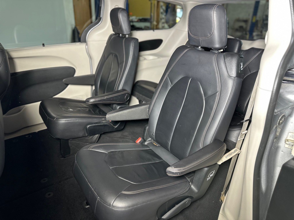 2017 Chrysler Pacifica Image 27