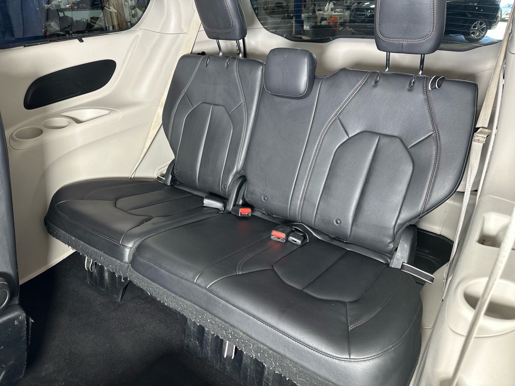 2017 Chrysler Pacifica Image 28