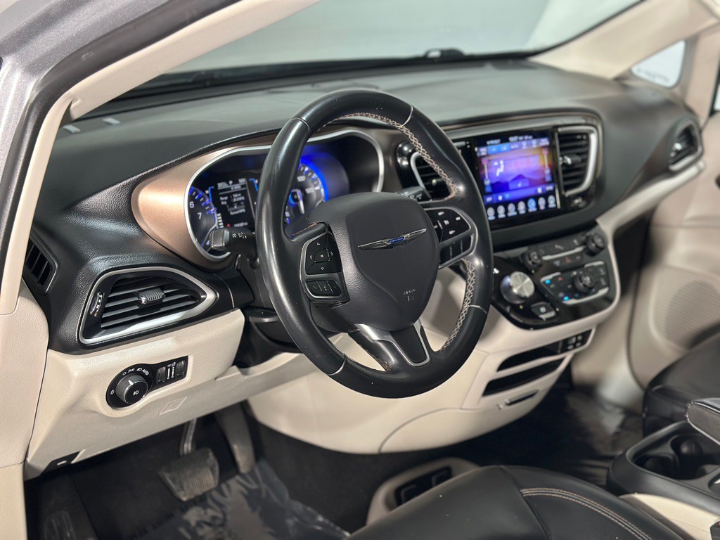 2017 Chrysler Pacifica Image 29