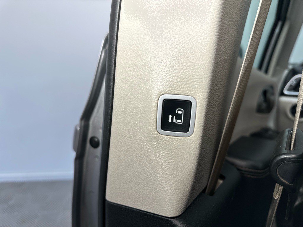 2017 Chrysler Pacifica Image 34