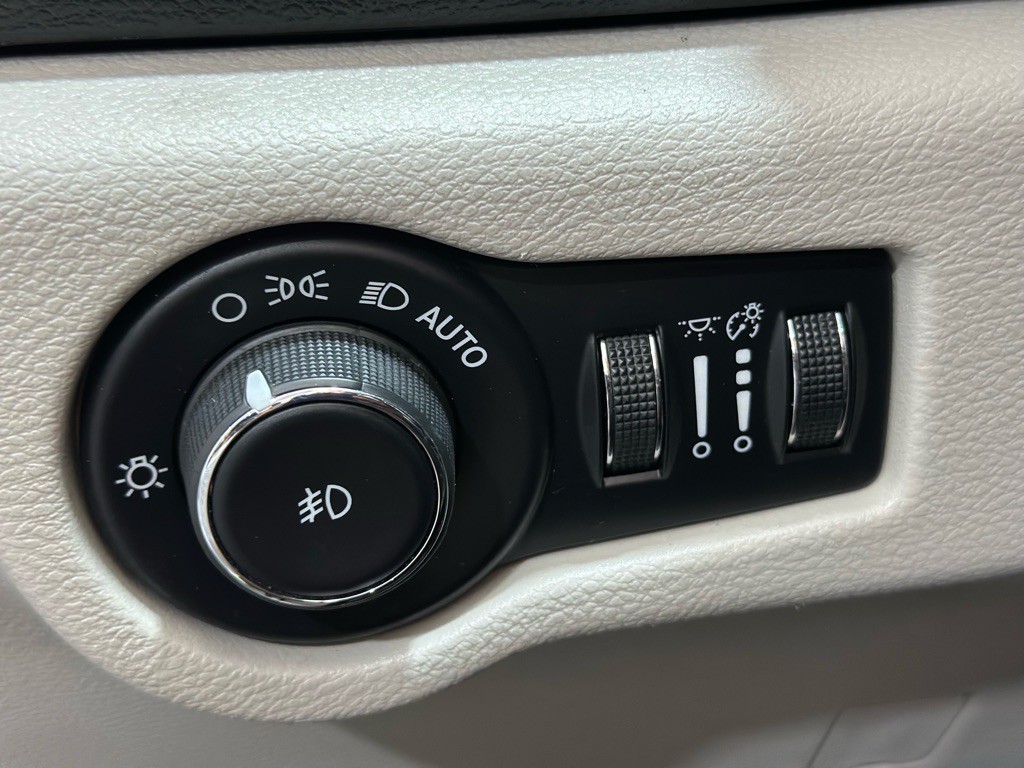 2017 Chrysler Pacifica Image 37
