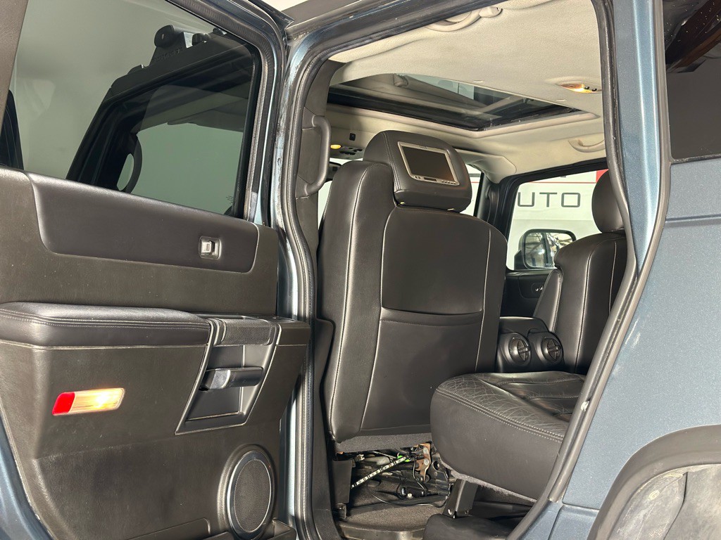2006 HUMMER H2 Image 12