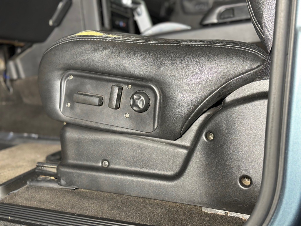 2006 HUMMER H2 Image 28
