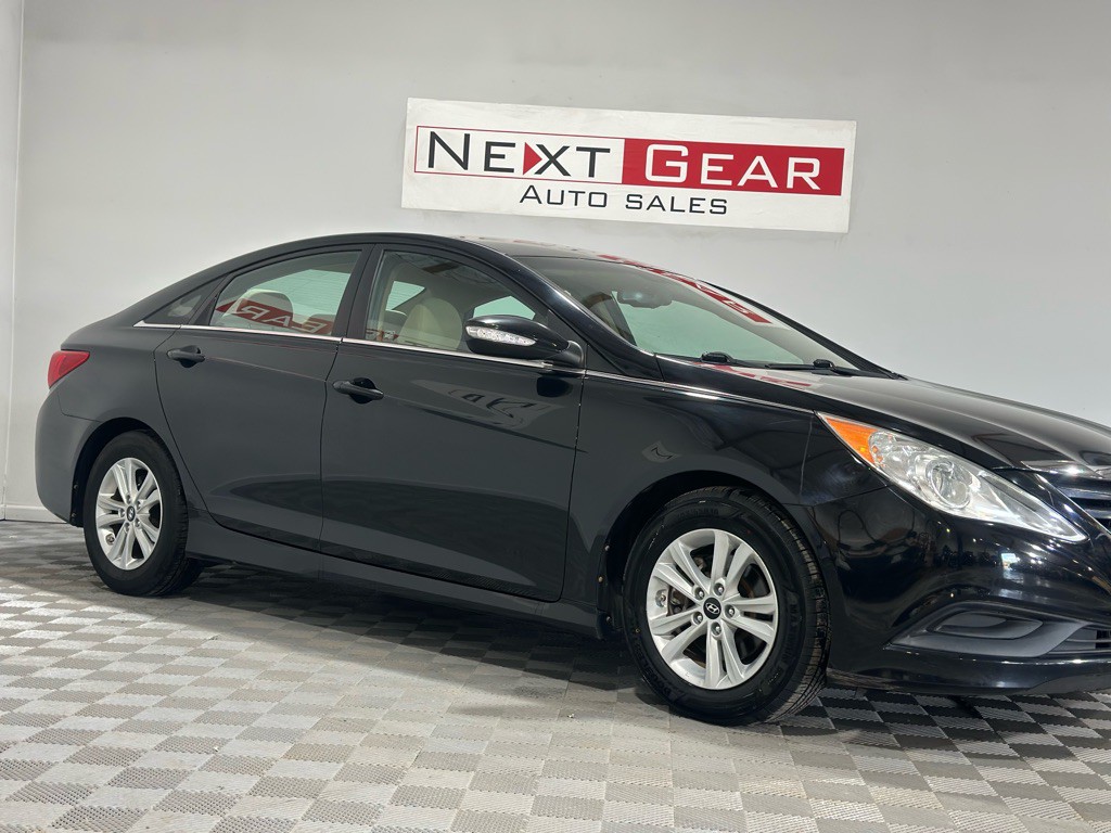 2014 Hyundai Sonata Image 2