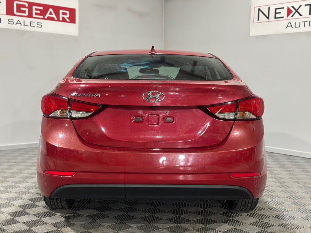 2015 Hyundai Elantra Image 8