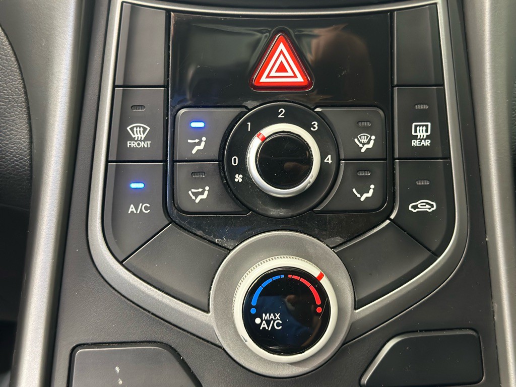 2015 Hyundai Elantra Image 17