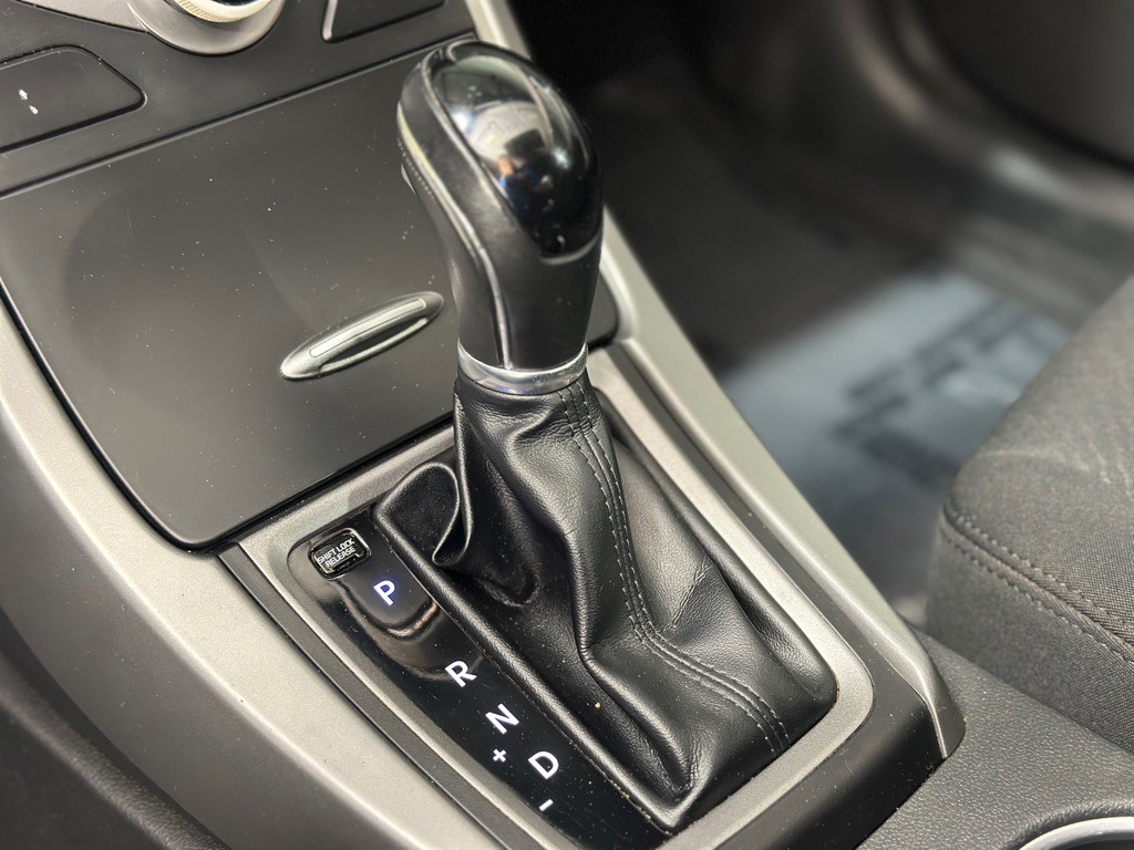 2015 Hyundai Elantra Image 19