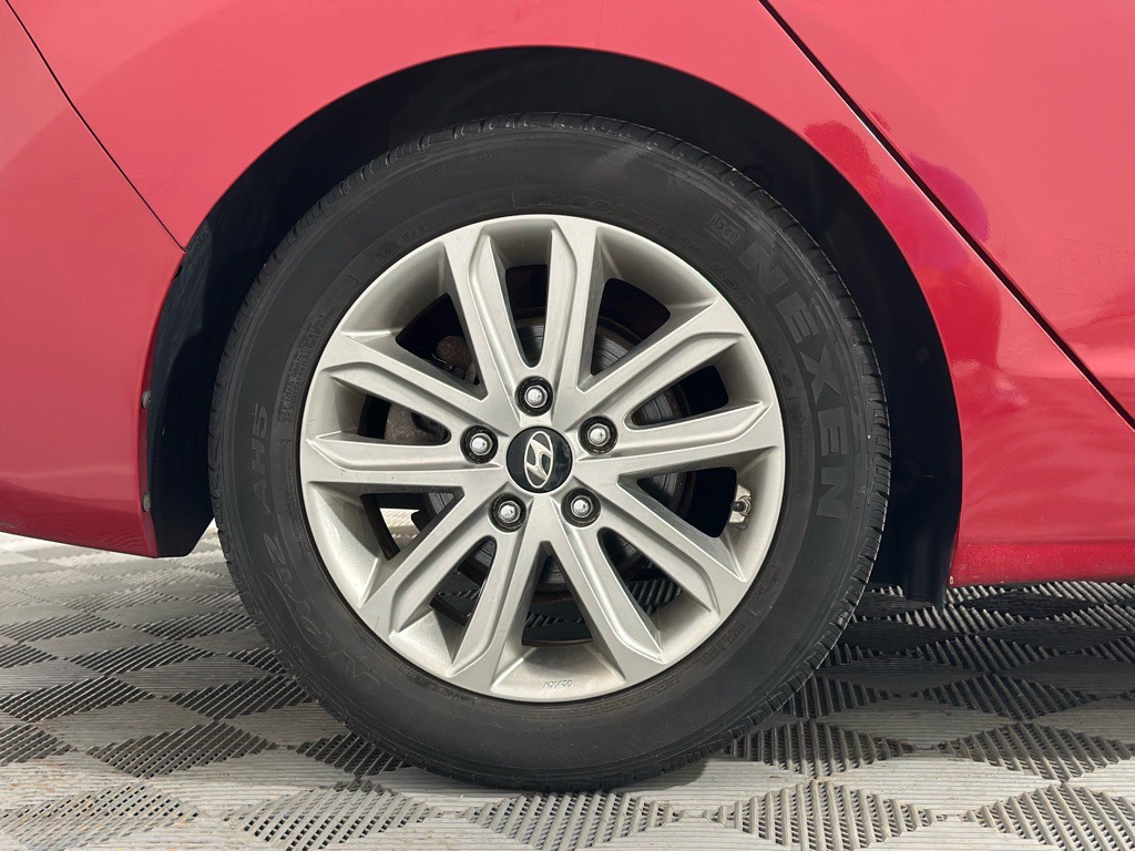 2015 Hyundai Elantra Image 35