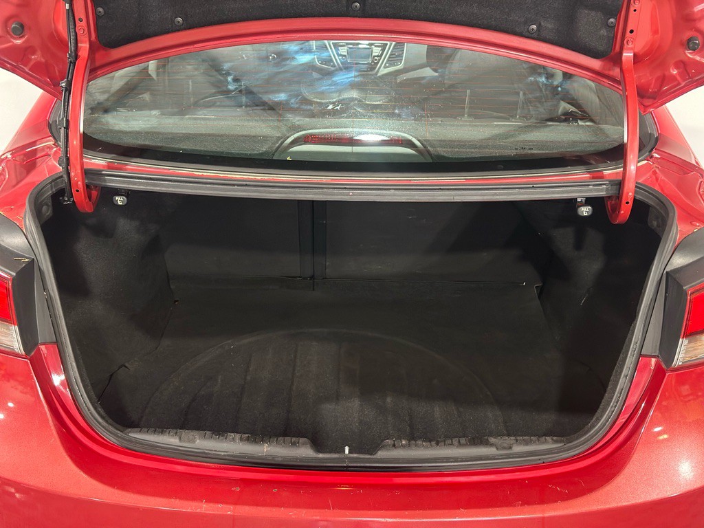 2015 Hyundai Elantra Image 32