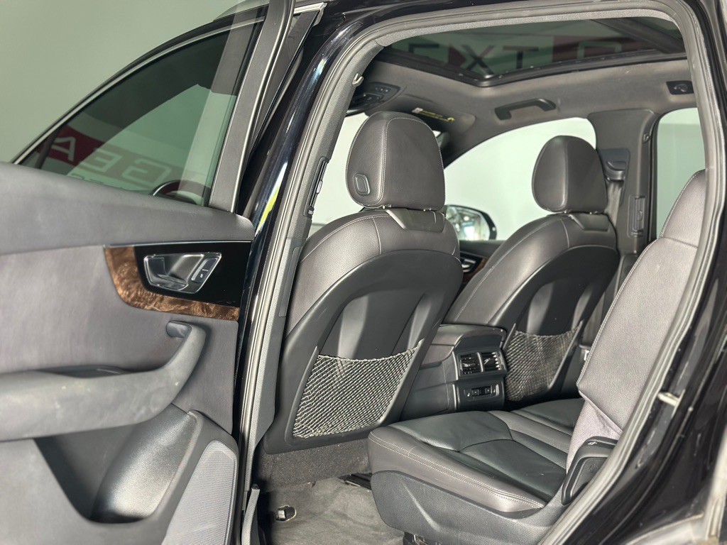 2017 Audi Q7 Image 11
