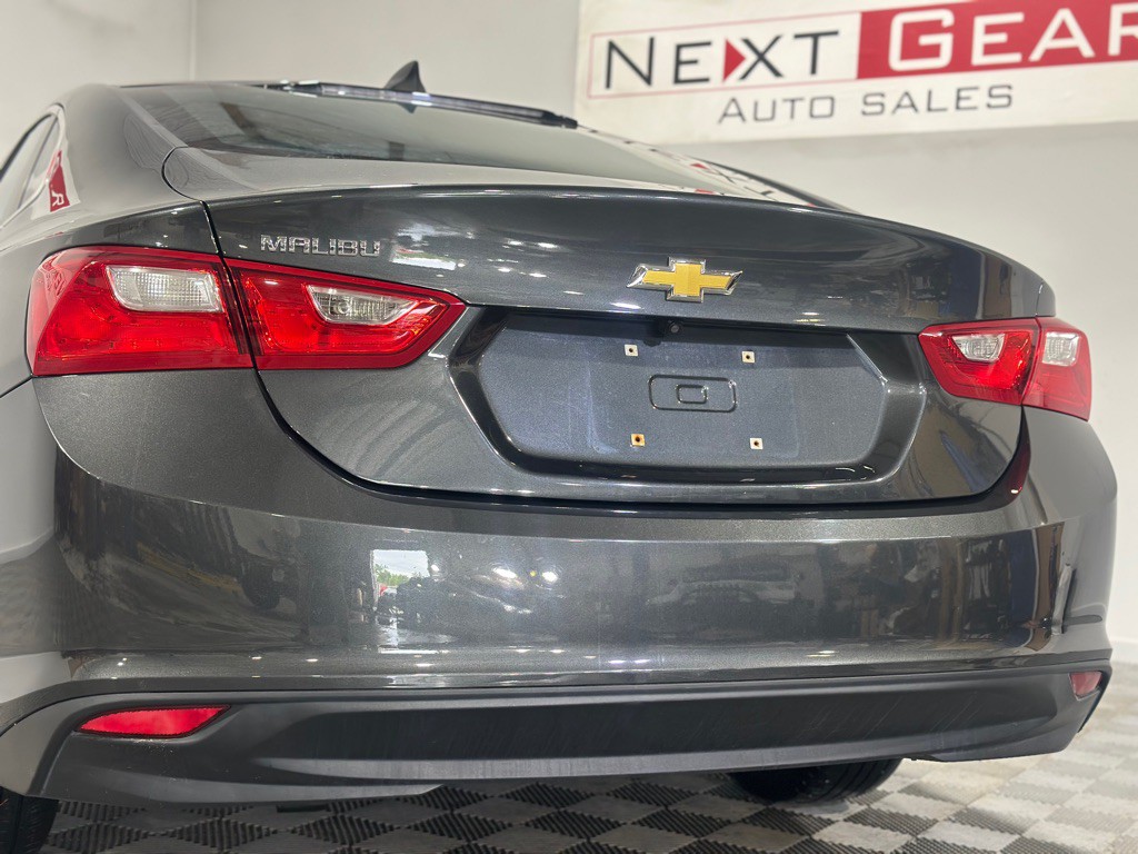 2017 Chevrolet Malibu Image 8