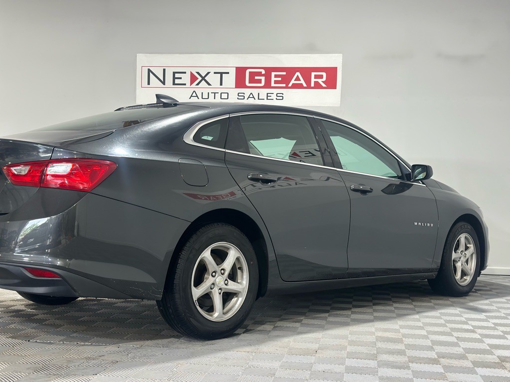 2017 Chevrolet Malibu Image 9