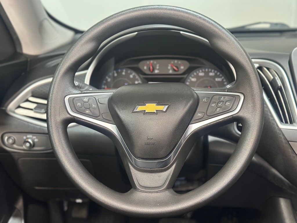 2017 Chevrolet Malibu Image 14