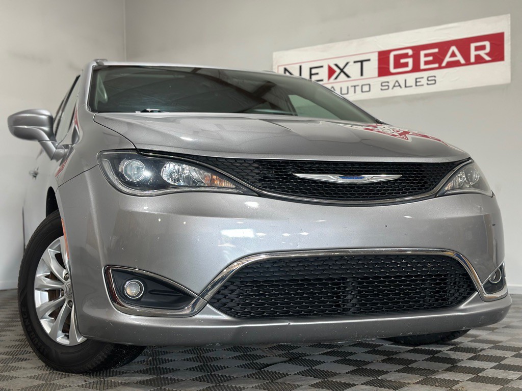 2018 Chrysler Pacifica Image 3