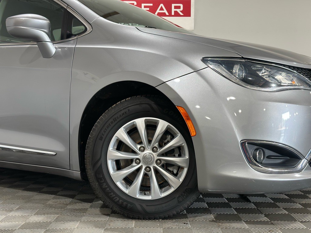 2018 Chrysler Pacifica Image 4