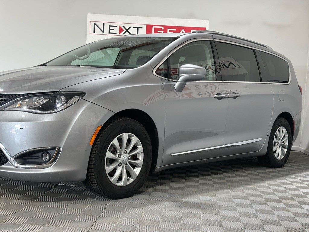 2018 Chrysler Pacifica Image 6